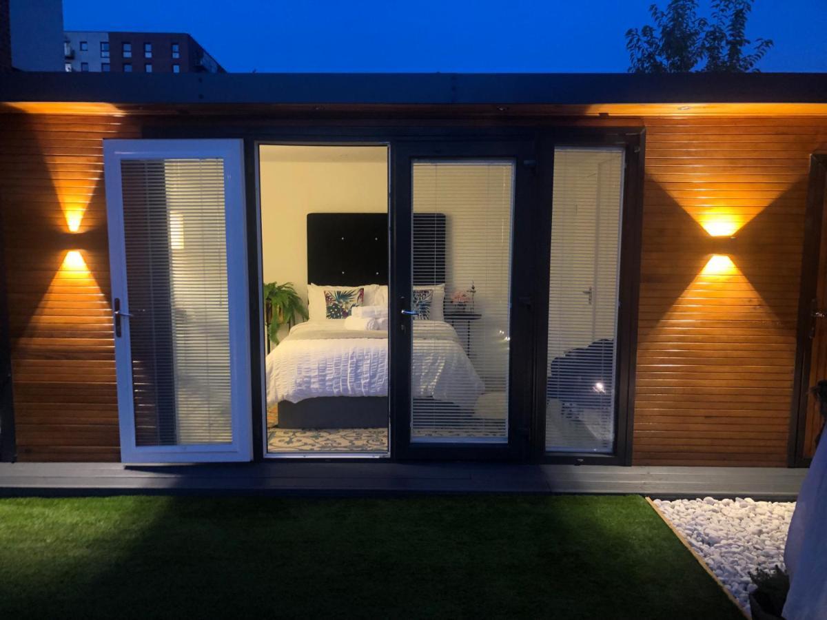 Meezee Pearl Double Bed Lodge With Free Parking Salford  Exterior foto
