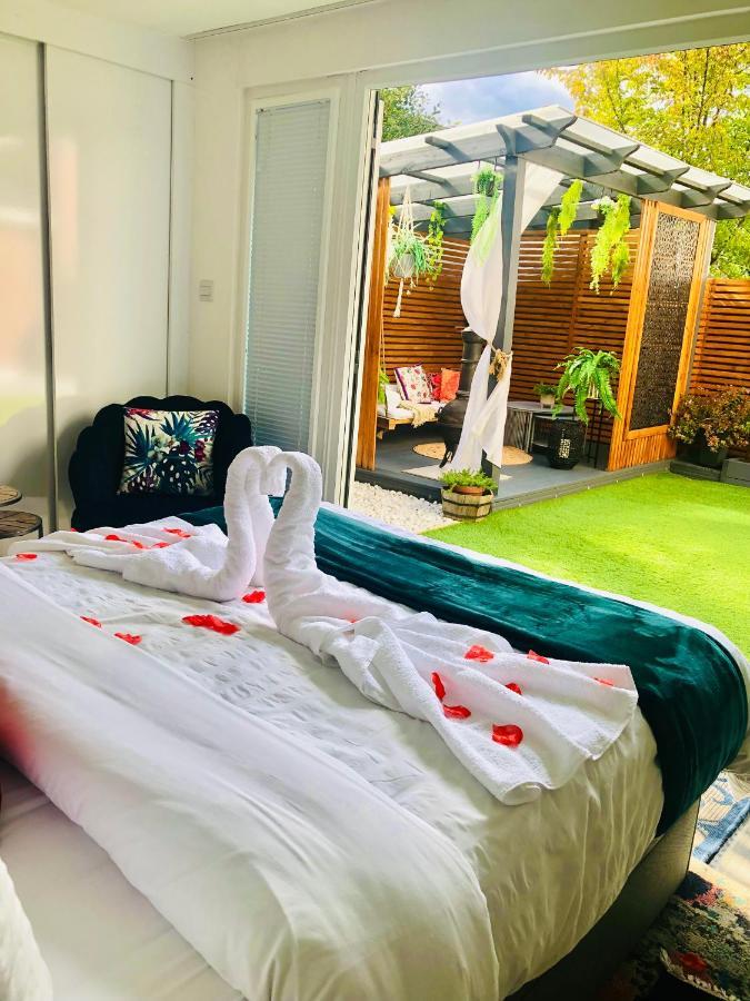 Meezee Pearl Double Bed Lodge With Free Parking Salford  Exterior foto